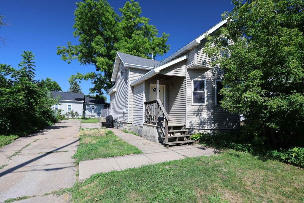 1407 N MAIN STREET, Oshkosh, WI 54901