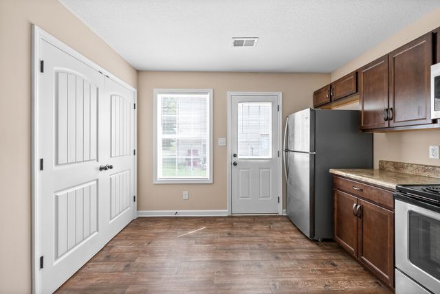 375 McGee Ct Apt 4, Clarksville, TN 37040