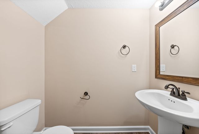 375 McGee Ct Apt 4, Clarksville, TN 37040