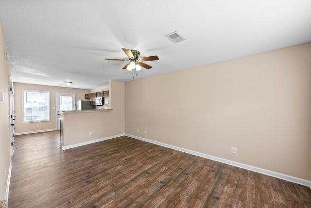 375 McGee Ct Apt 4, Clarksville, TN 37040