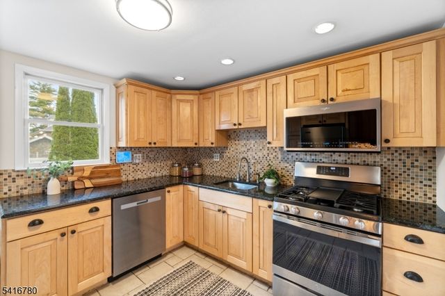 9 Saint Charles Ave, West Caldwell Twp., NJ 07006