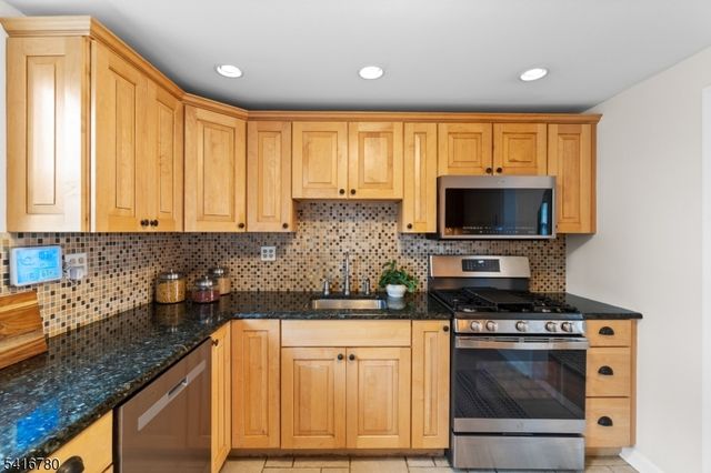 9 Saint Charles Ave, West Caldwell Twp., NJ 07006