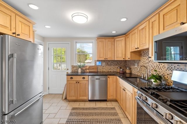 9 Saint Charles Ave, West Caldwell Twp., NJ 07006