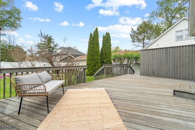 9 Saint Charles Ave, West Caldwell Twp., NJ 07006