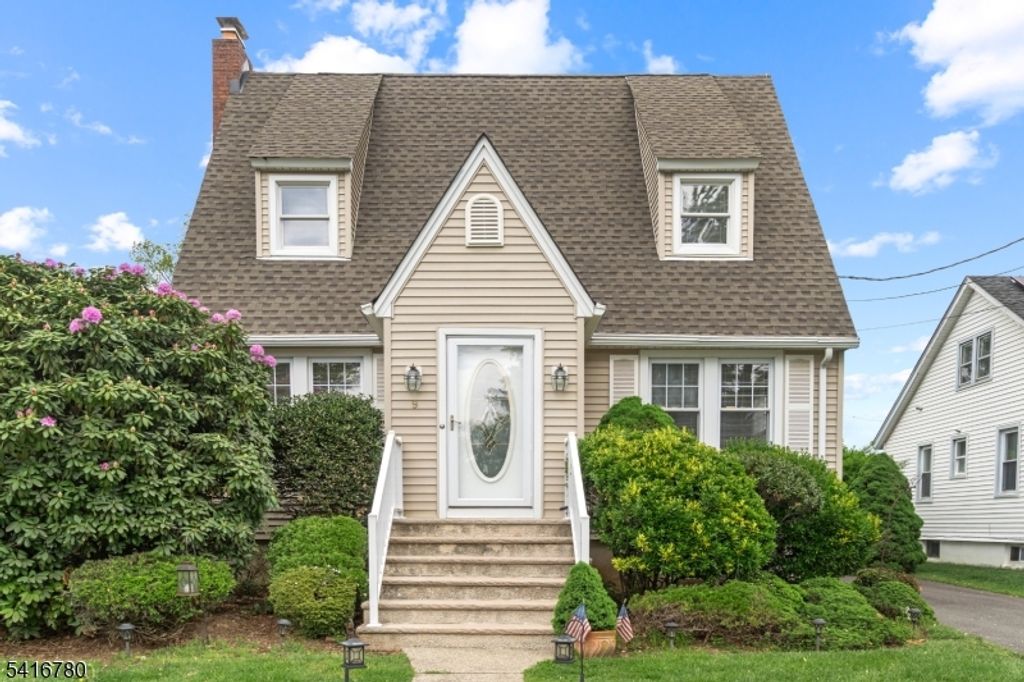 9 Saint Charles Ave, West Caldwell Twp., NJ 07006