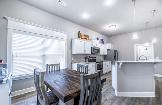 566 Parkside Cove, Bethel Heights, AR 72764