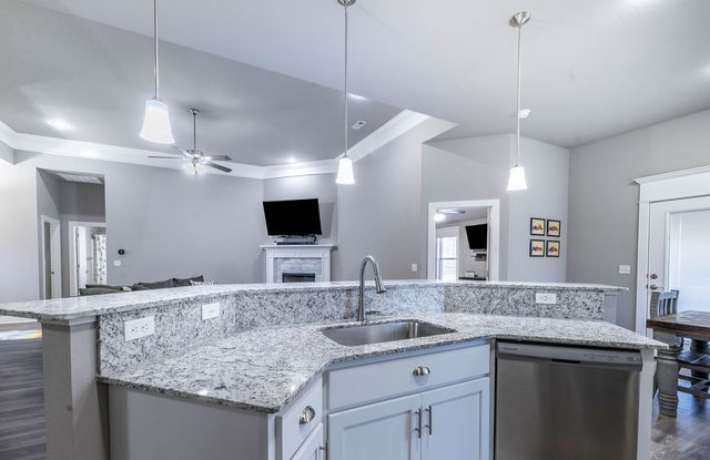 566 Parkside Cove, Bethel Heights, AR 72764