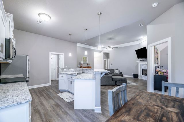 566 Parkside Cove, Bethel Heights, AR 72764