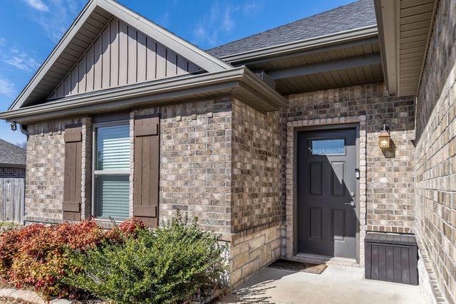 566 Parkside Cove, Bethel Heights, AR 72764