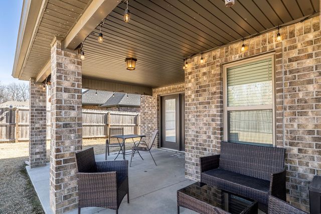 566 Parkside Cove, Bethel Heights, AR 72764