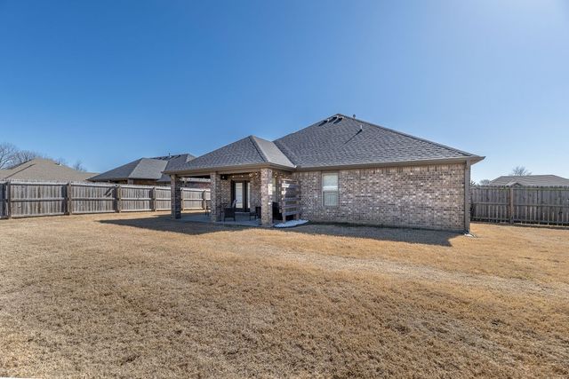 566 Parkside Cove, Bethel Heights, AR 72764