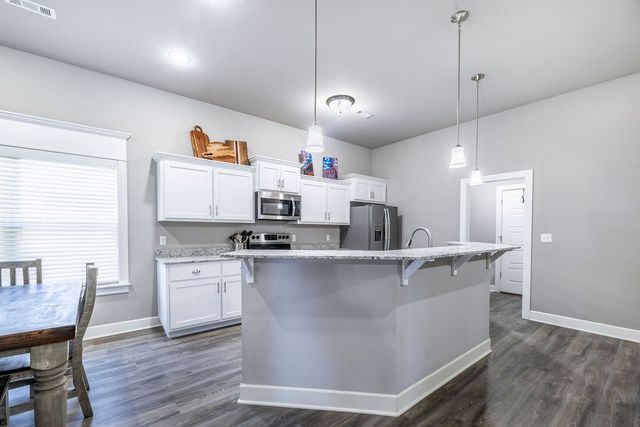 566 Parkside Cove, Bethel Heights, AR 72764