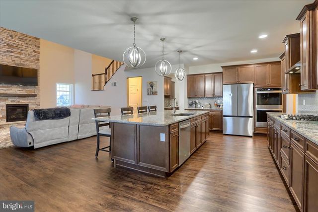 515 DARROW RD, York, PA 17404