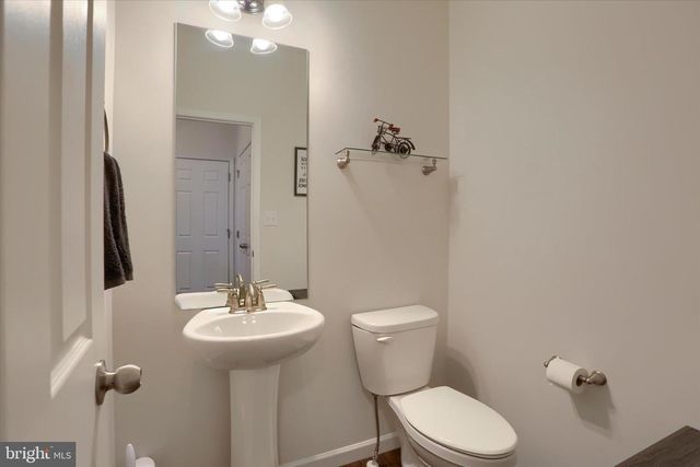 515 DARROW RD, York, PA 17404