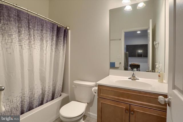 515 DARROW RD, York, PA 17404