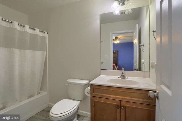515 DARROW RD, York, PA 17404
