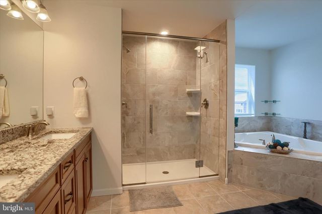 515 DARROW RD, York, PA 17404