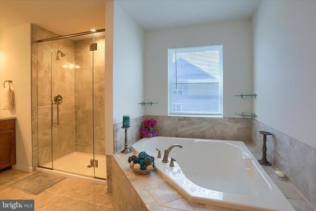 515 DARROW RD, York, PA 17404