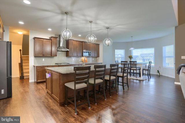 515 DARROW RD, York, PA 17404