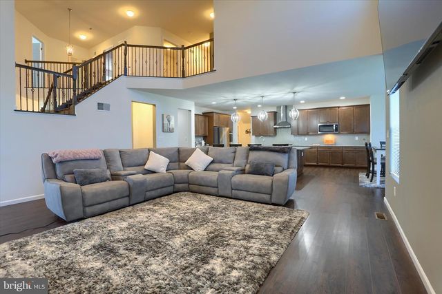 515 DARROW RD, York, PA 17404