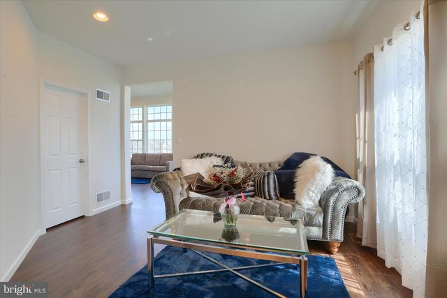 515 DARROW RD, York, PA 17404