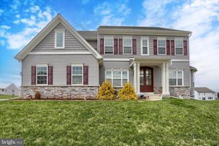 515 DARROW RD, York, PA 17404