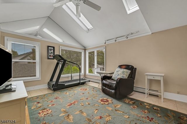 1 Buena Vista Ave 1, Hawthorne Boro, NJ 07506