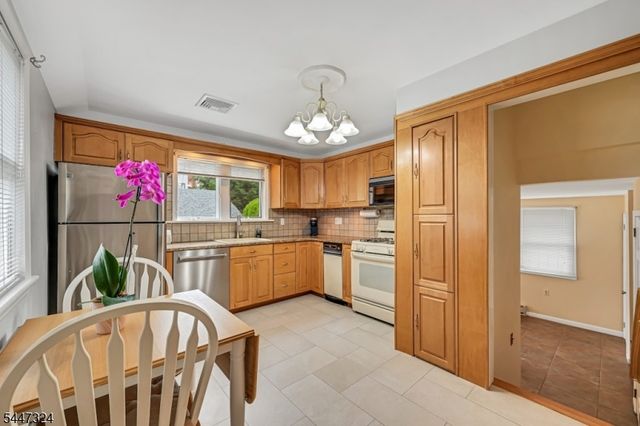 1 Buena Vista Ave 1, Hawthorne Boro, NJ 07506