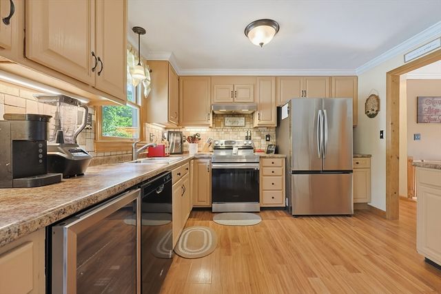 155 Dunnbrook Rd, East Brookfield, MA 01515