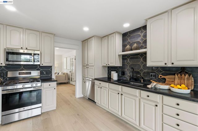 1766 College Ave, Livermore, CA 94550