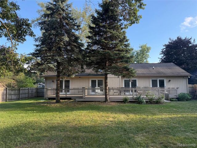 1580 Carthage, Commerce Twp, MI 48382