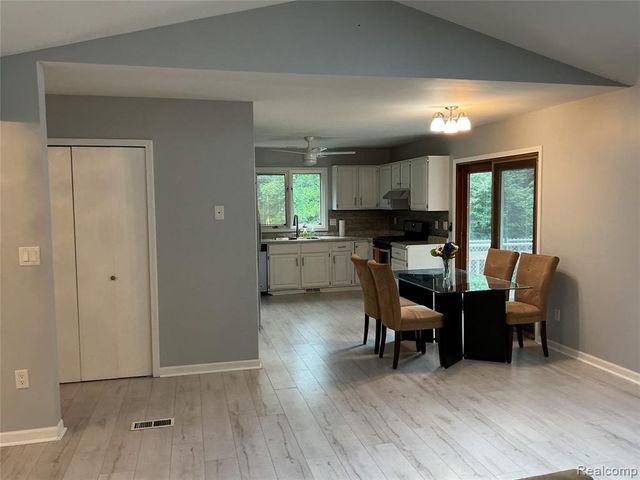 1580 Carthage, Commerce Twp, MI 48382