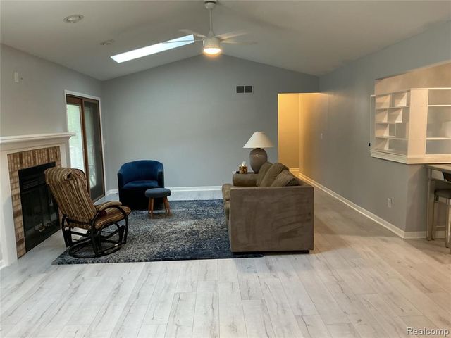 1580 Carthage, Commerce Twp, MI 48382