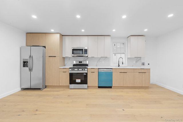 19124 Murdock Avenue, Saint Albans, NY 11412