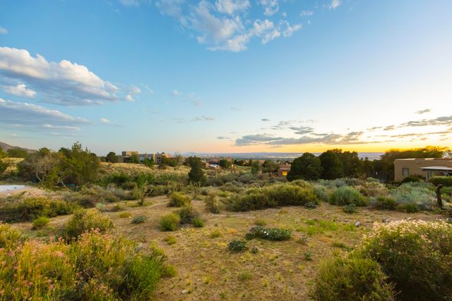 72 Pinon Hill Place NE, Albuquerque, NM 87122