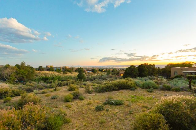 72 Pinon Hill Place NE, Albuquerque, NM 87122
