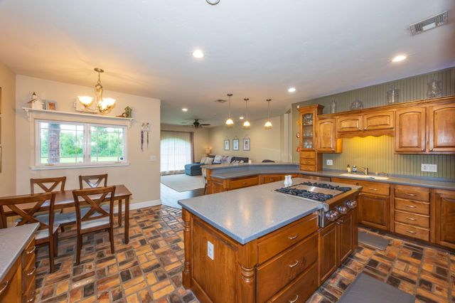 319 Chateau Dr, Lockport, LA 70374