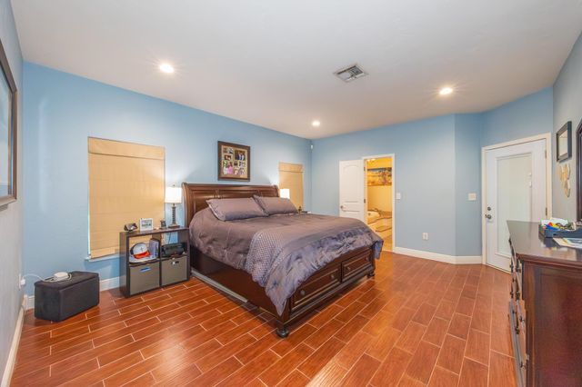 319 Chateau Dr, Lockport, LA 70374