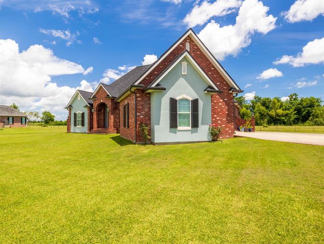 319 Chateau Dr, Lockport, LA 70374