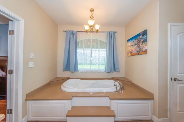 319 Chateau Dr, Lockport, LA 70374