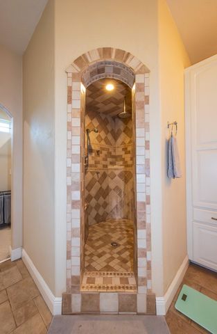 319 Chateau Dr, Lockport, LA 70374