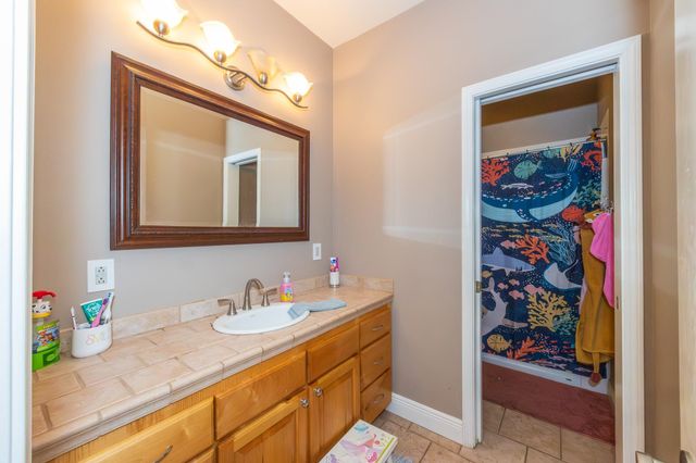 319 Chateau Dr, Lockport, LA 70374