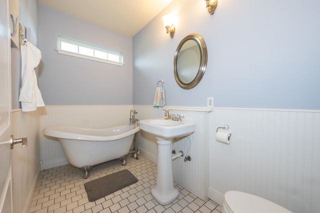 319 Chateau Dr, Lockport, LA 70374