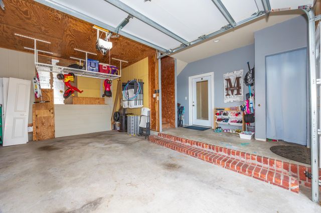 319 Chateau Dr, Lockport, LA 70374