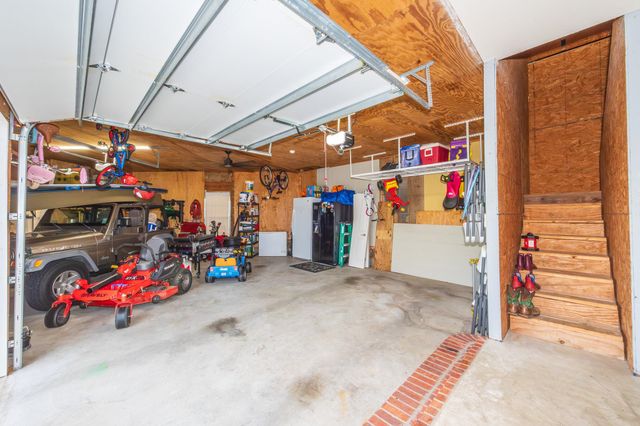 319 Chateau Dr, Lockport, LA 70374