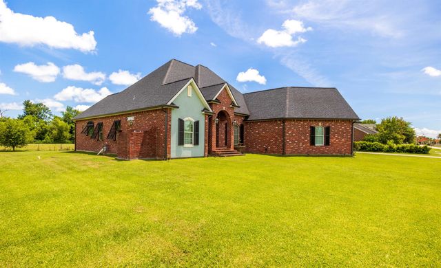 319 Chateau Dr, Lockport, LA 70374