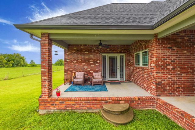 319 Chateau Dr, Lockport, LA 70374