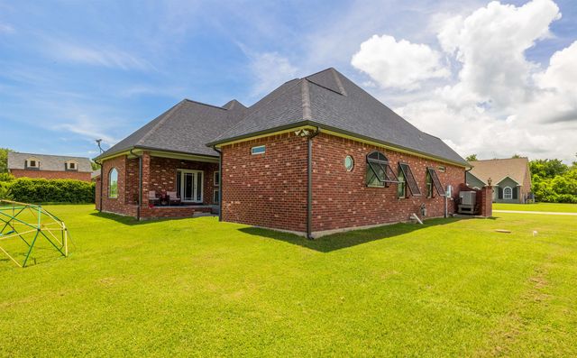 319 Chateau Dr, Lockport, LA 70374