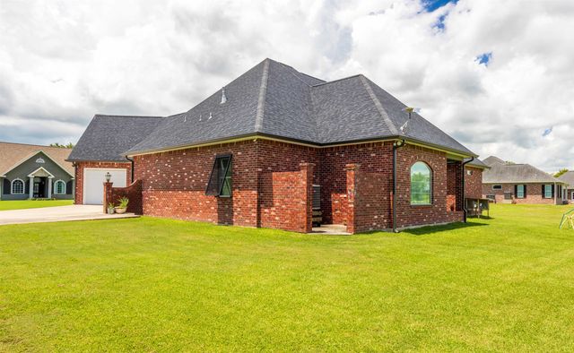 319 Chateau Dr, Lockport, LA 70374