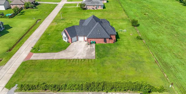 319 Chateau Dr, Lockport, LA 70374